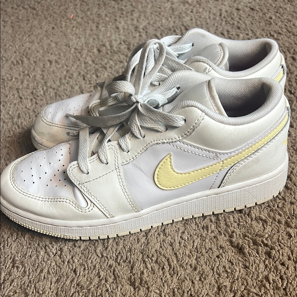 Nike White and Pale Yellow Sneakers